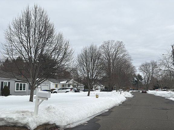 5th image of 140 Acrebrook Rd