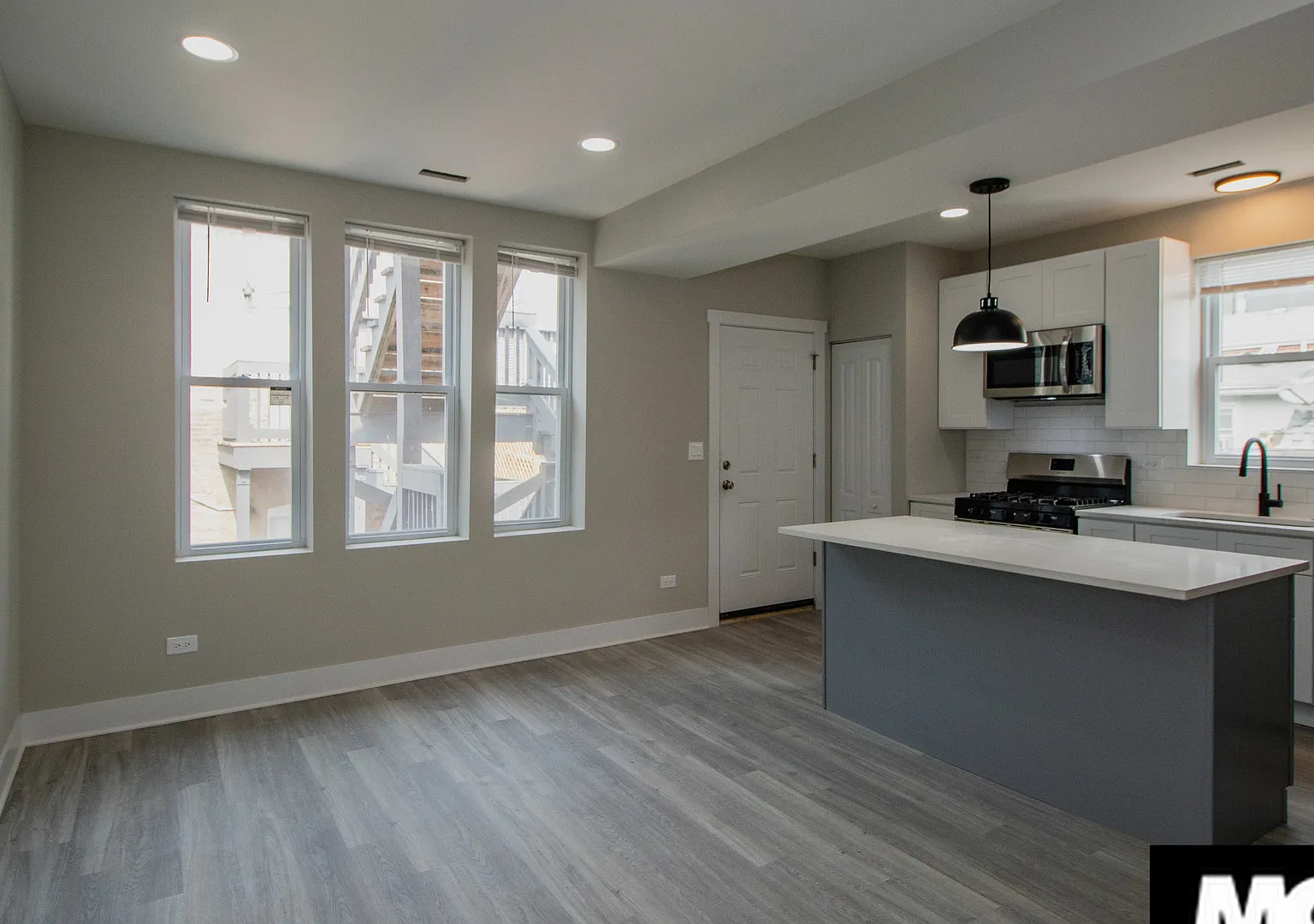 1 bed, 1.0 bath, $2,050 — Photo 2