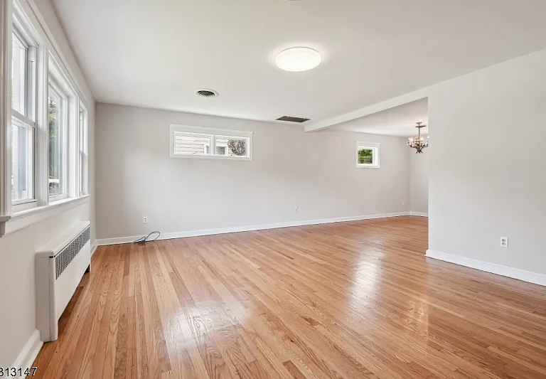 990 Washington Ave — Photo 4