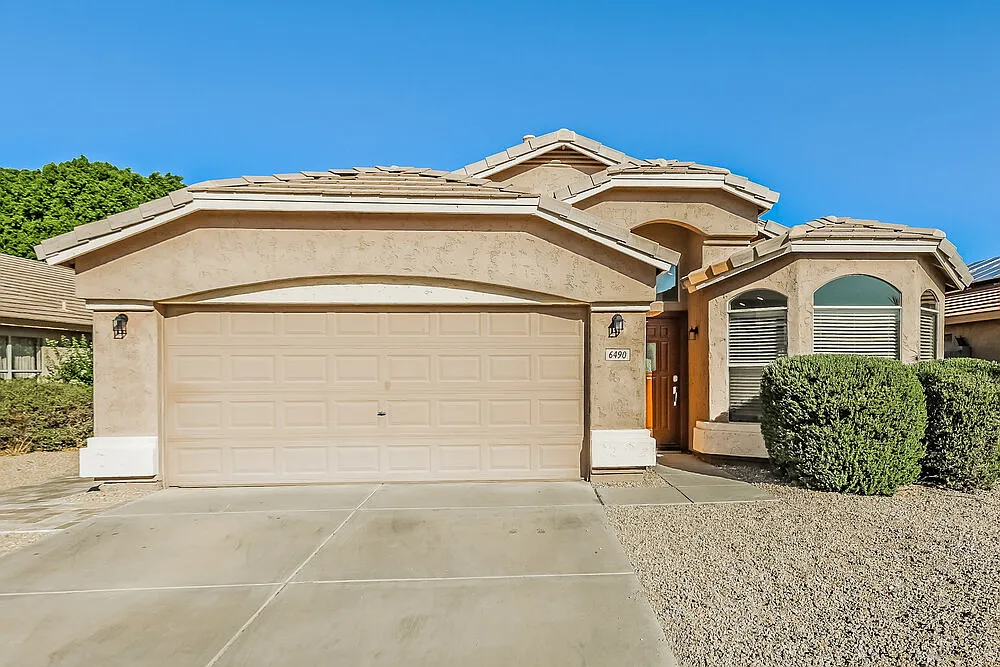 3 bed, 2.0 bath, 1667 sqft, $2,365 — Photo 1