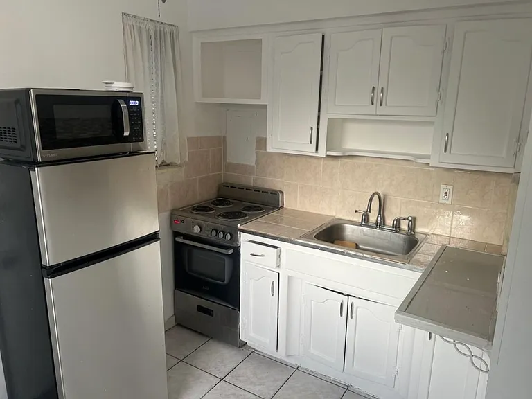 1823 SW 7th St #7 — Photo 5