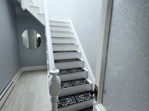 50 Montrose Avenue image 2 of 9