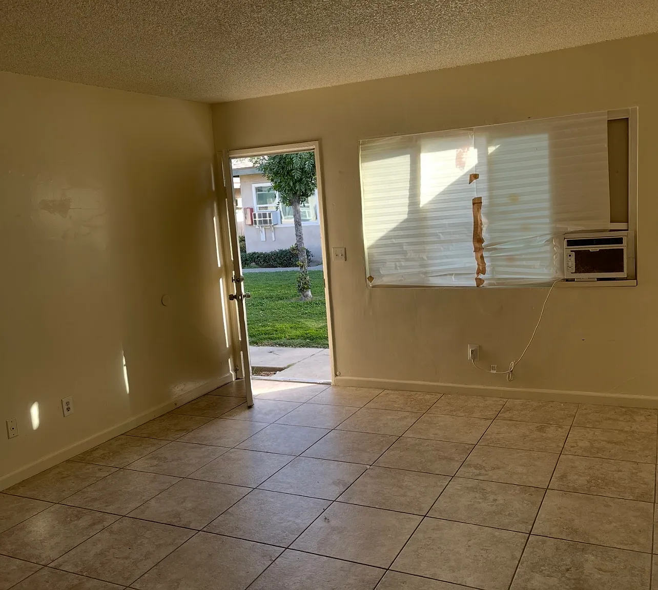 469 Pear St — Photo 2