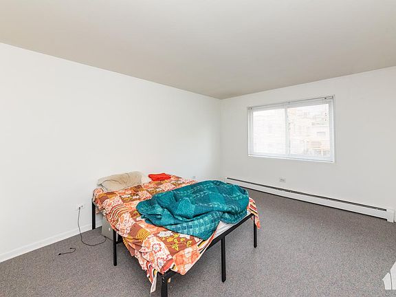 2nd image of 542 W Aldine Ave #507