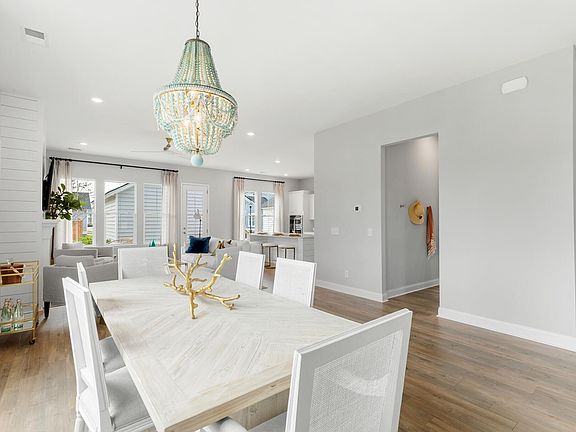3rd image of 1907 Longhorn Ln