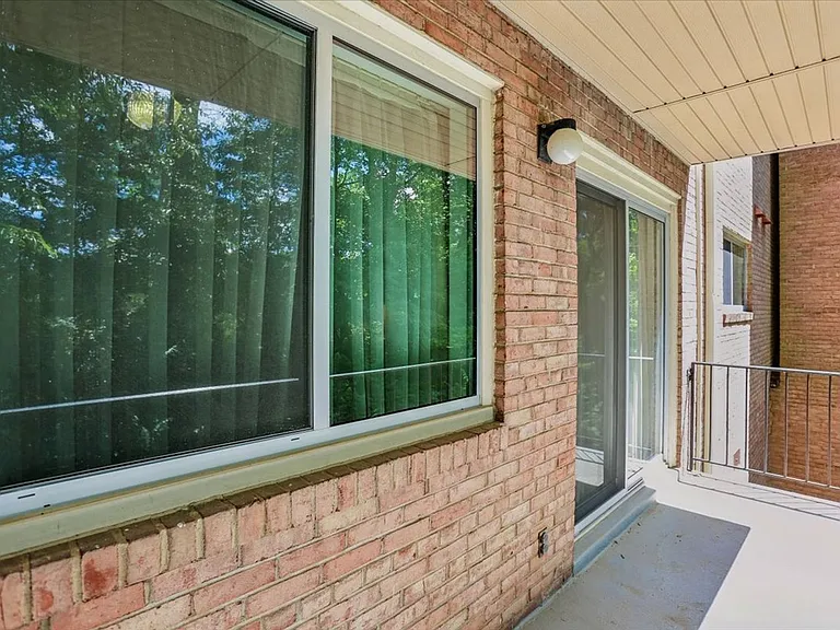 10513 Weymouth St #102 — Photo 19