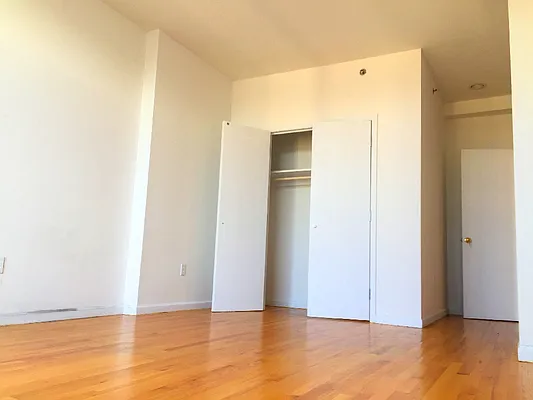 Rented by EXR | media 10