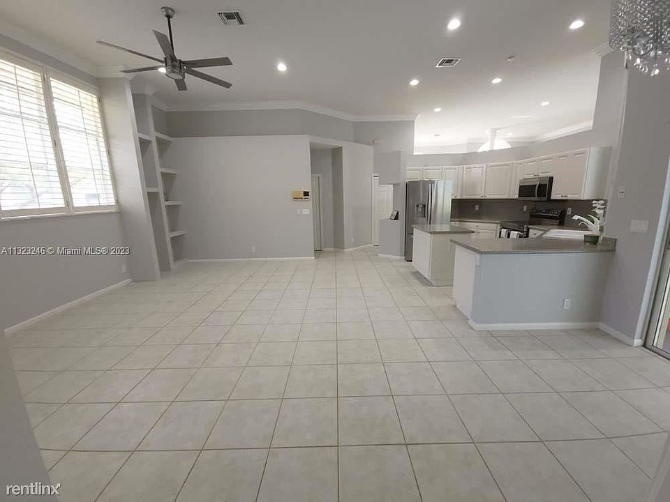 1st image of 3090 Lakewood Cir