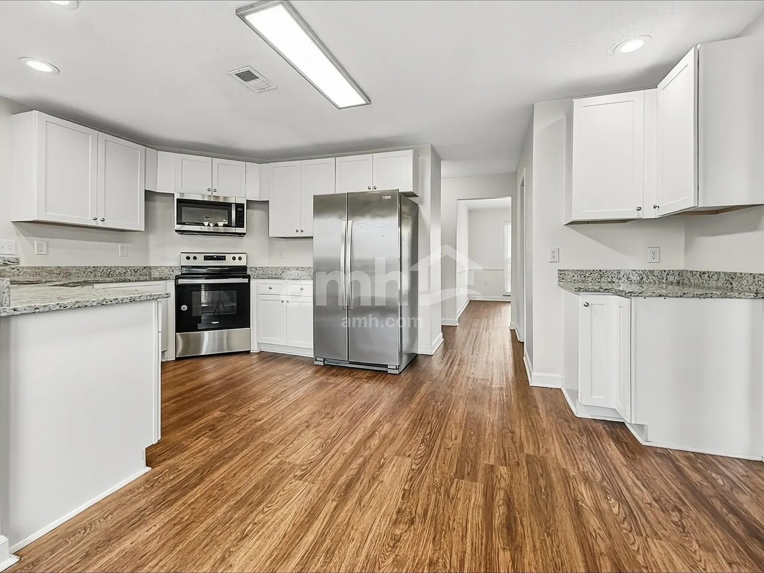 4 bed, 2.5 bath, 2562 sqft, $2,445 — Photo 4