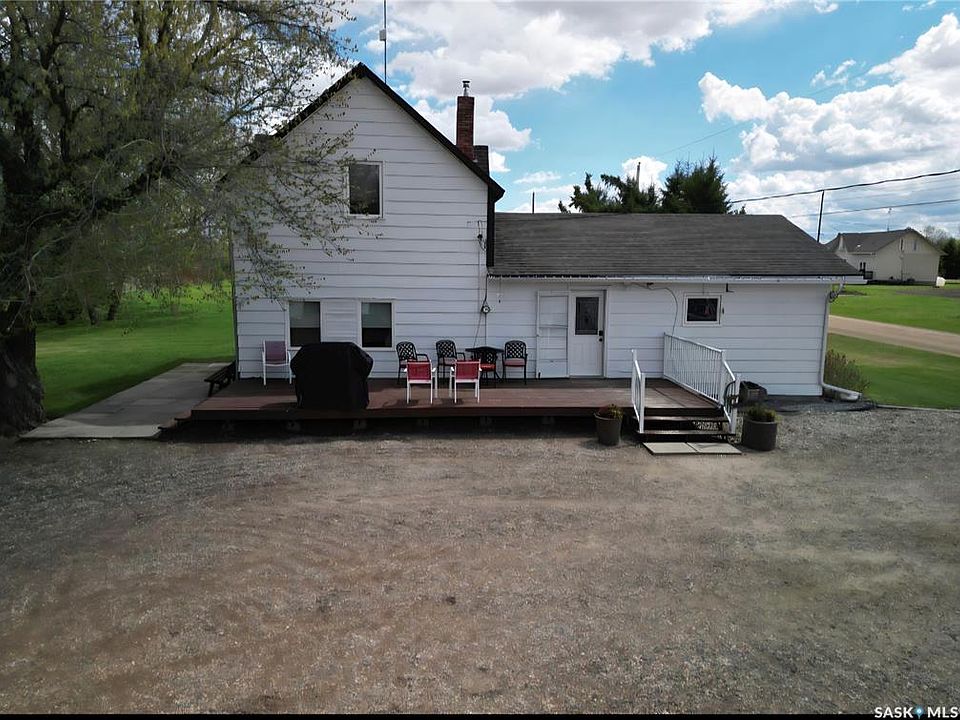 1st image of 24 Railway AVENUE