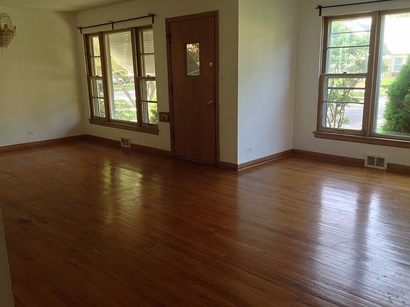 4th image of 1923 Hull Ave