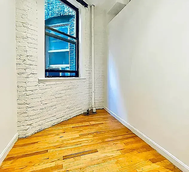 516 E 11th St #4B — Photo 5