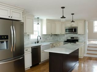 24 Rustic Dr, Weymouth, MA 02190