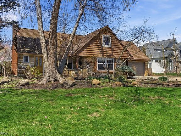 2nd image of 29319 Cresthaven Dr