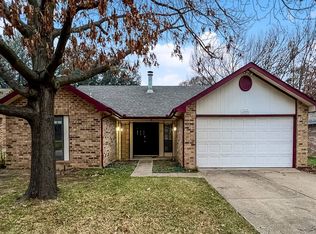 4202 Greencrest Dr, Arlington, TX 76016
