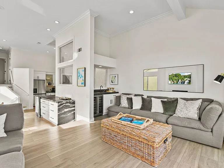 105 Palm Beach Ct — Photo 8