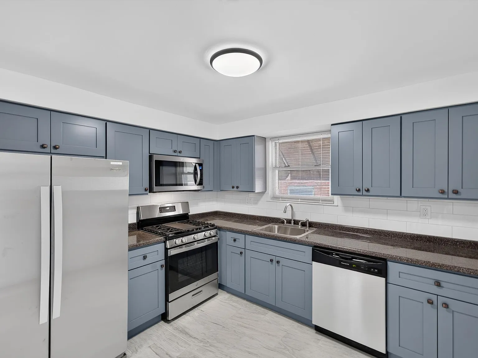 3 bed, 1700 sqft, $1,950 — Photo 1