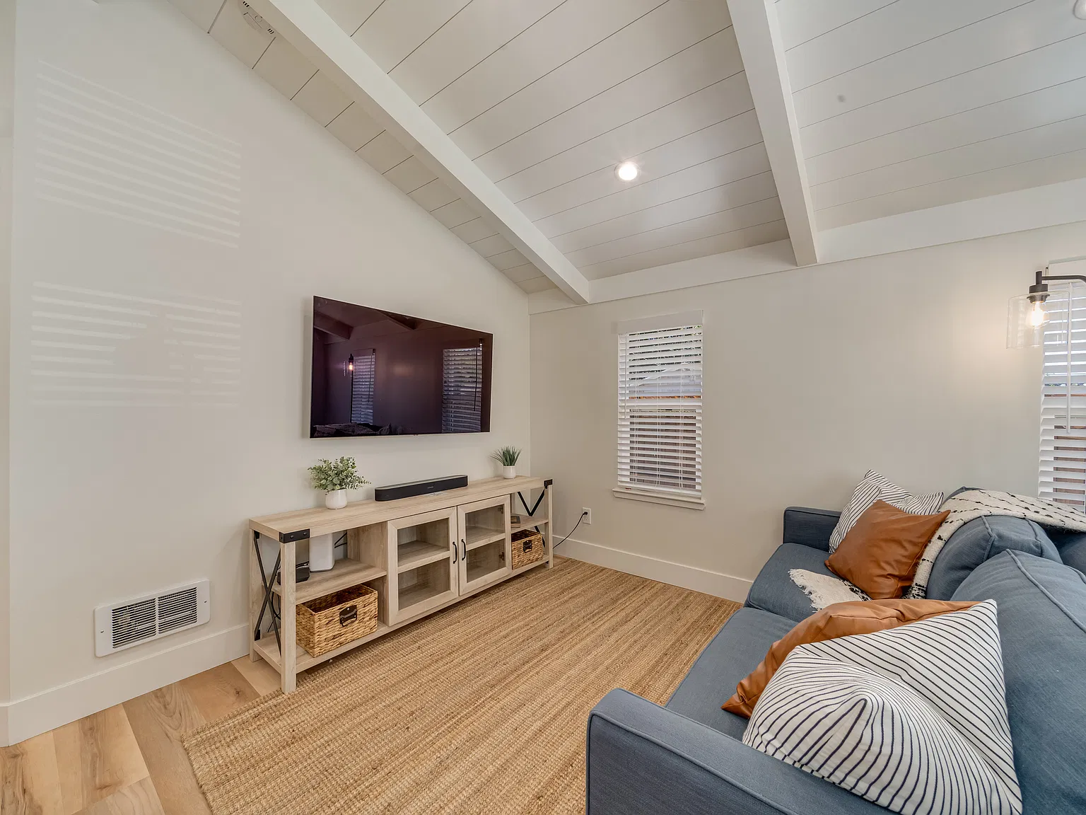 1 bed, 400 sqft, $2,500 — Photo 4