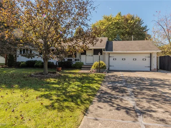 17690 Ash Dr, Strongsville, OH 44149