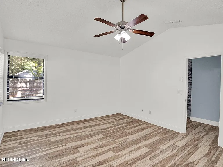 406 Cranes Landing Ct — Photo 9