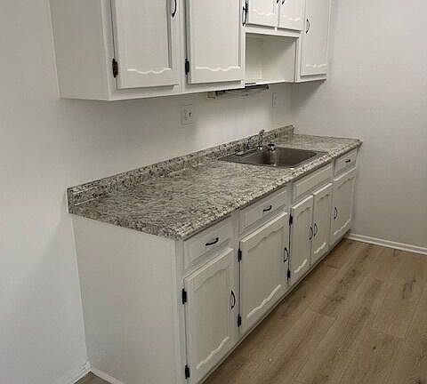 3rd image of 875C Balmoral Court