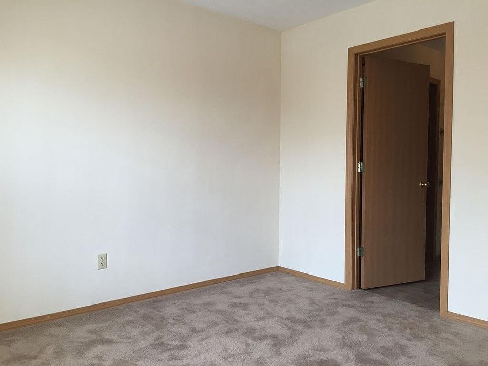 2nd image of 2839 S Nettleton Ave APT 101