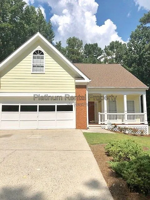 3 bed, 2.0 bath, 1996 sqft, $2,300 — Photo 2