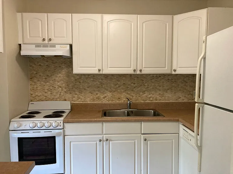 45 Paisley Blvd W — Photo 17