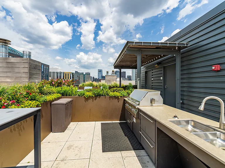 32 Traveler St #Penthouse 8 — Photo 28