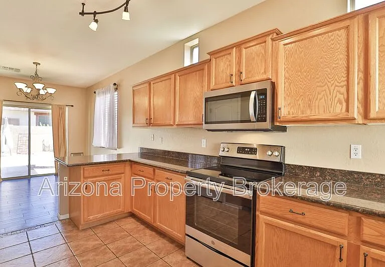 875 S Porter St — Photo 10