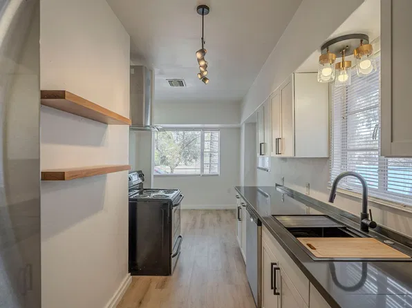 638-644 E. 4th St. ( 638-1, 638-2, 638-3, 642-1, 642-2, 642-3, 642-4, 642-5, 644-1, 644-2 )