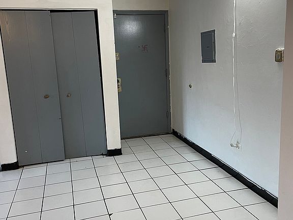 4th image of 127 Elk St #326