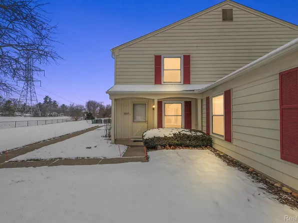 2925 Rockford Ct, Lake Orion, MI 48360