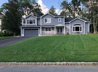 11 Beechtree Rd, Roseland, NJ 07068