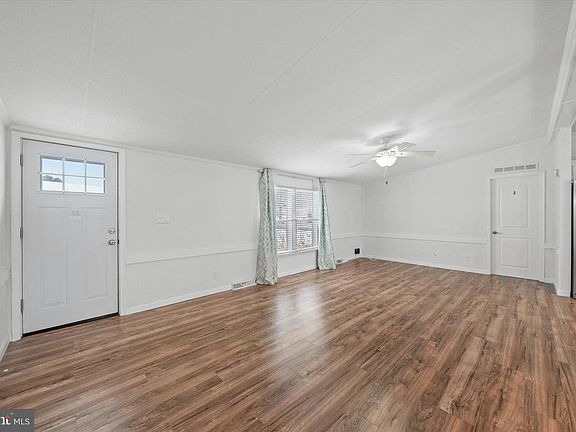 3rd image of 33409 Hartford Ct