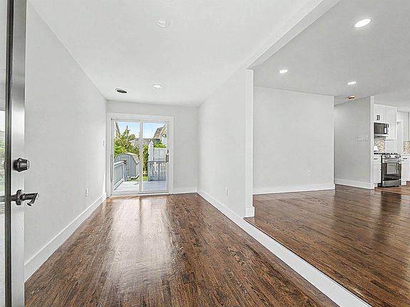 3rd image of 518 Lafayette Blvd