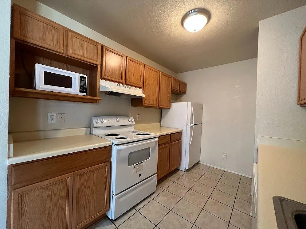 2 bed, 1100 sqft, $1,400 — Photo 4