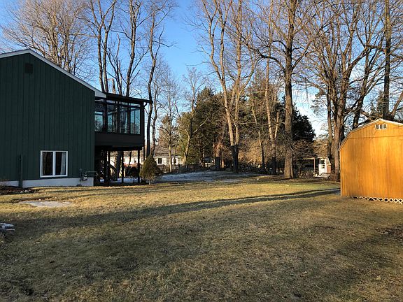 3rd image of 15 Cedar Crest Dr