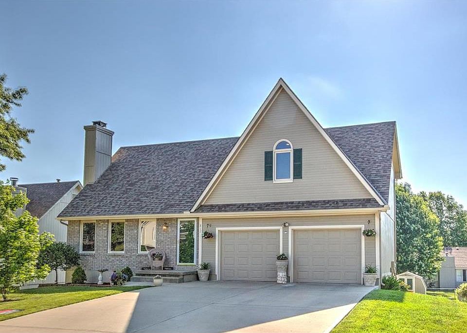 1st image of 817 SW Foxtail Dr