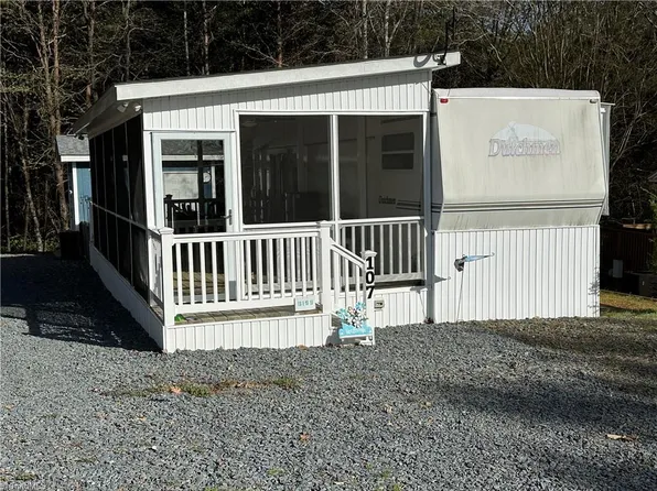 107 Deerfield Ln, New London, NC 28127