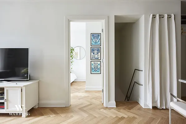 Sold by Warburg | media 21