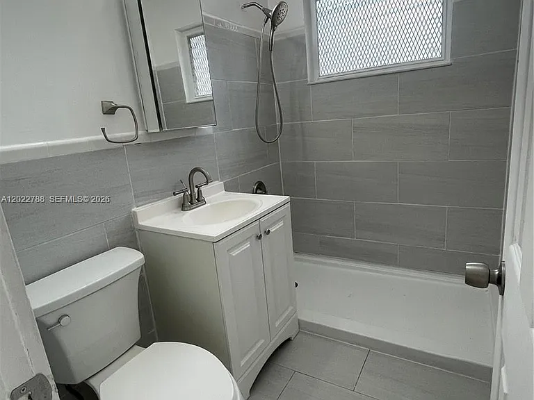 940 SW 4th Ave #1 — Photo 8