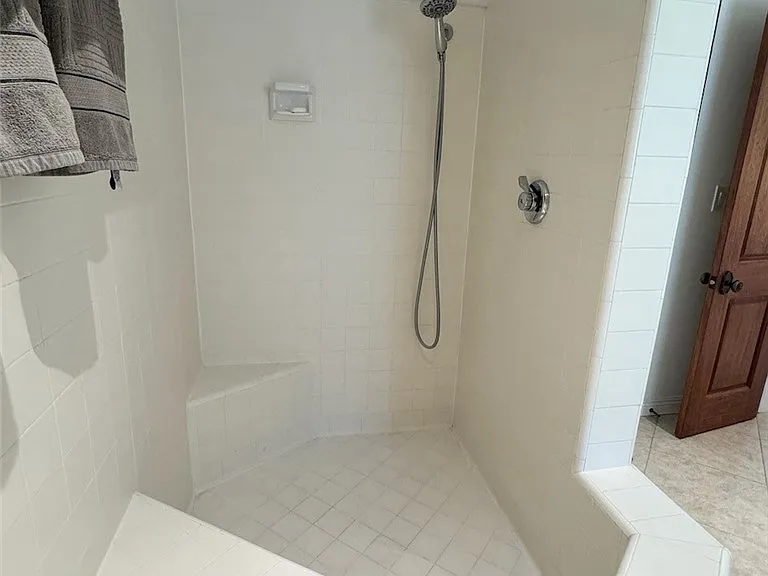 180 High Dr #B — Photo 8