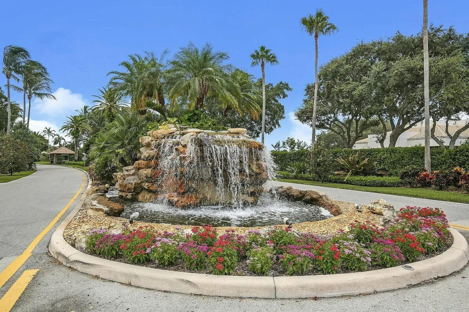2 bed, 2.0 bath, 1222 sqft, $2,400 — Photo 3