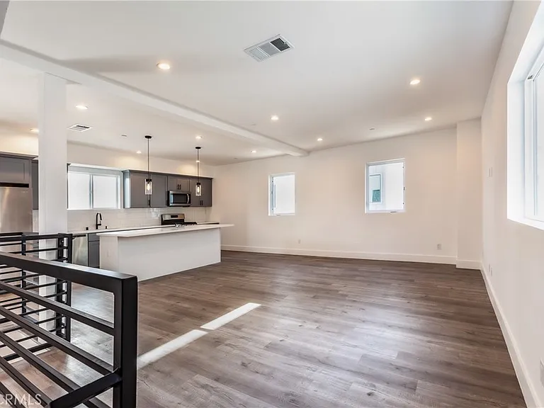 10910 W Hesby St #1/2 — Photo 11