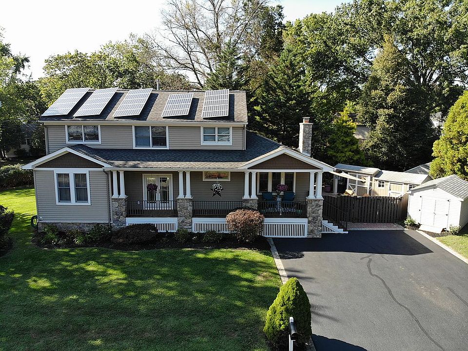 2nd image of 834 Lincoln St