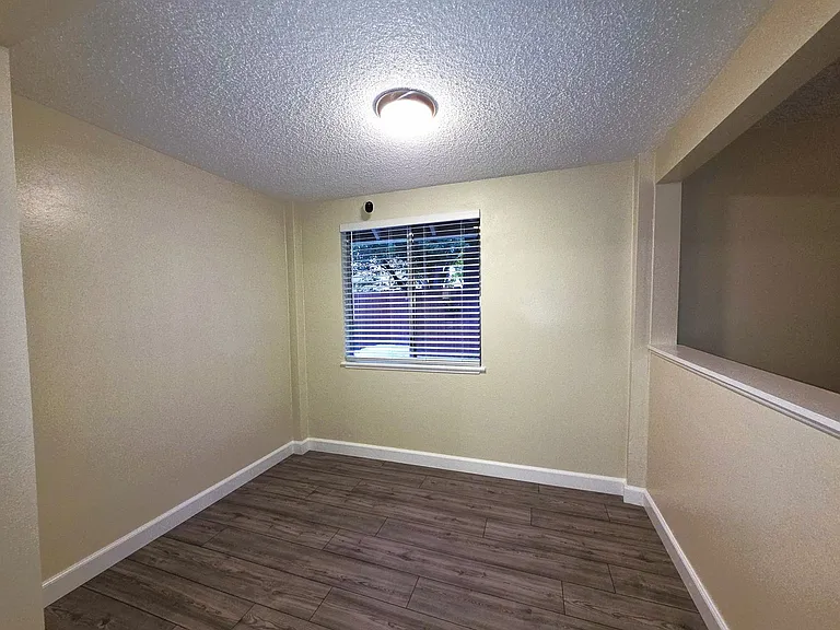 1747 London Cir — Photo 8