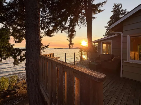 4861 Sunshine Coast Hwy, Sechelt, BC V7Z 0B6