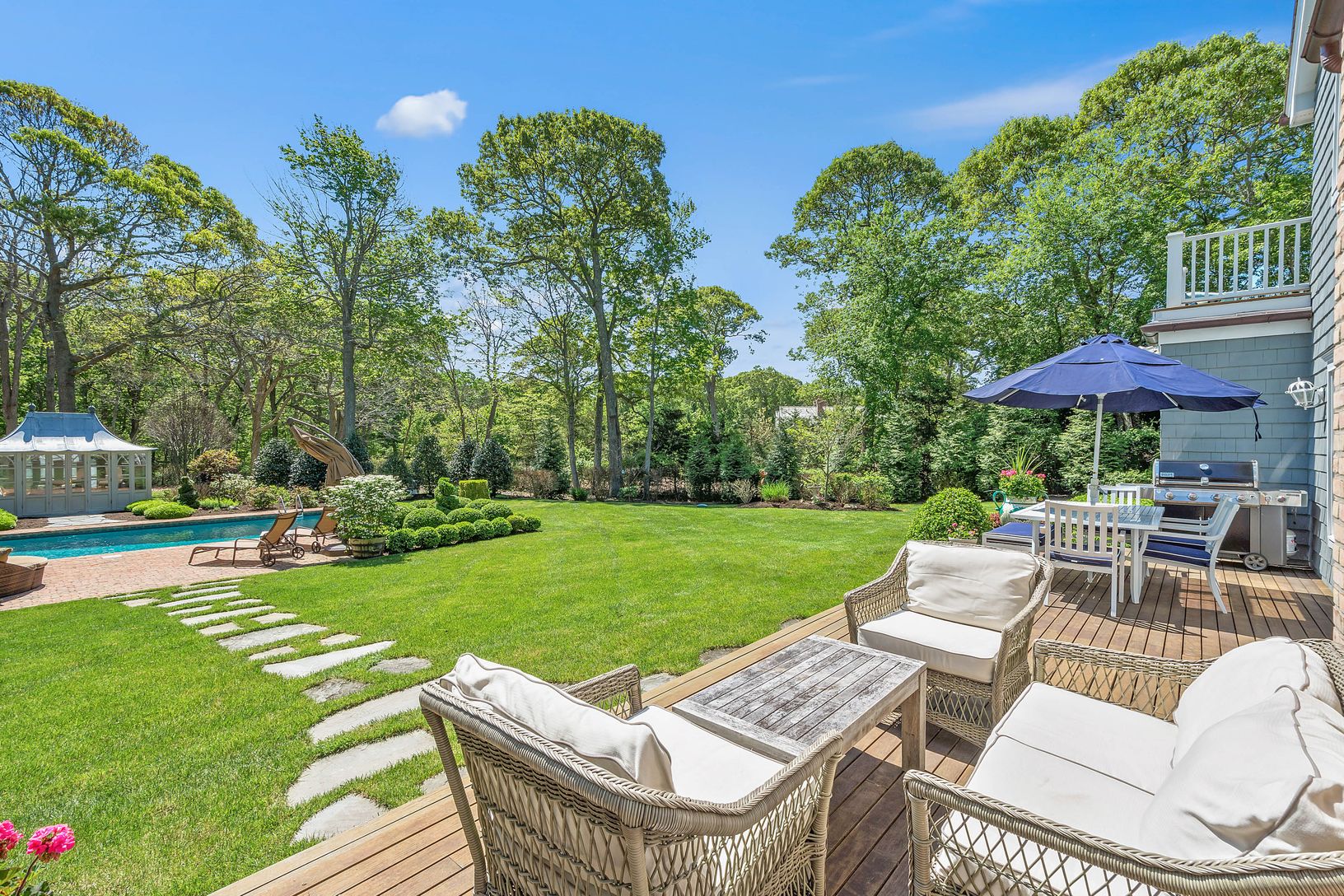  Entertaining Deck