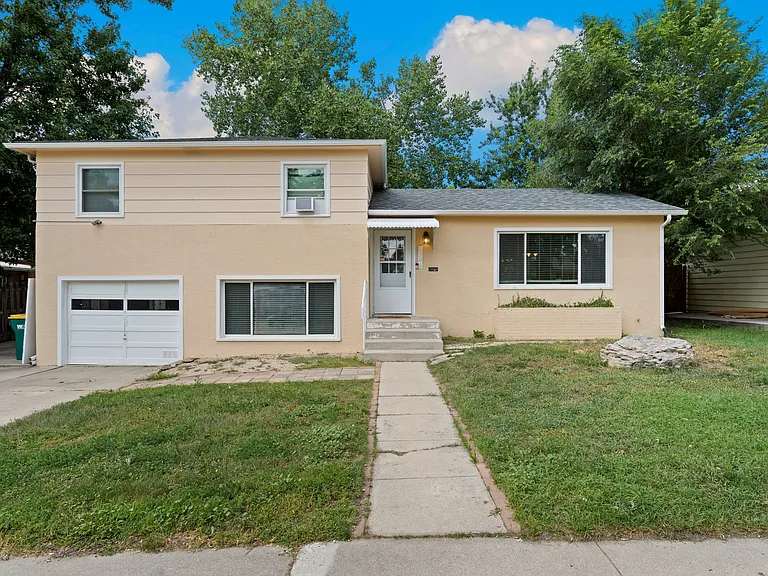 2506 Lelaray St — Photo 2